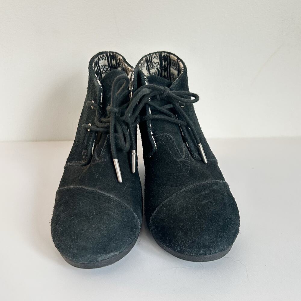Toms Suede Desert Wedge Tie Ankle Bootie Size 7 Black - Picture 3 of 8